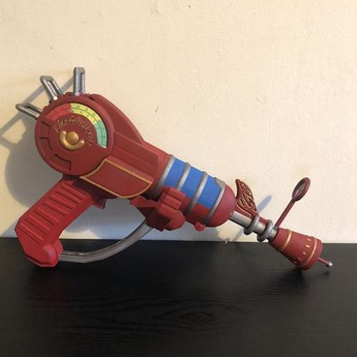 3D Printed 15" Zombie Ray gun mk1 revisited painted