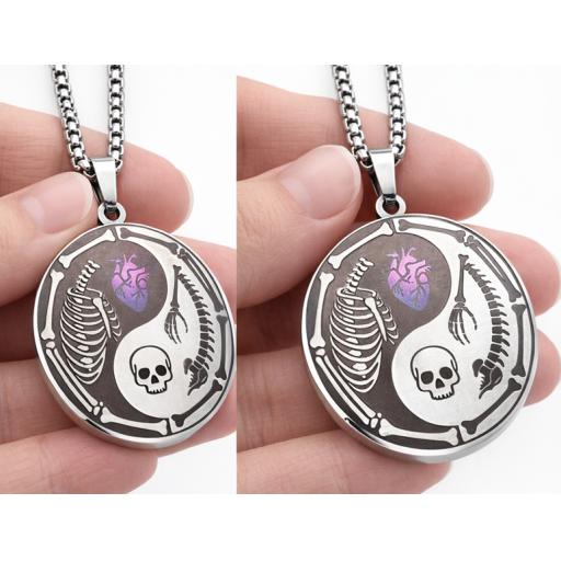 Skeletonyingyangpendant.png