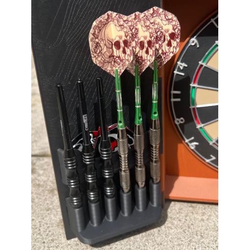 dartboard-close-up-darts-flight-holder