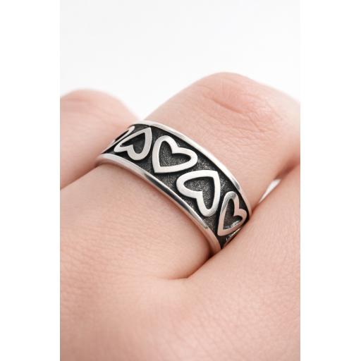 stainless-steel-8mm-heart-ring-on-finger.png